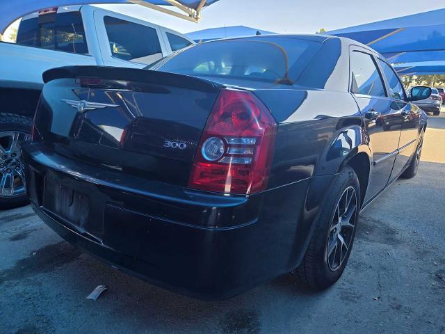 2008 Chrysler 300-Series Vehicle Photo in DENTON, TX 76210-9321
