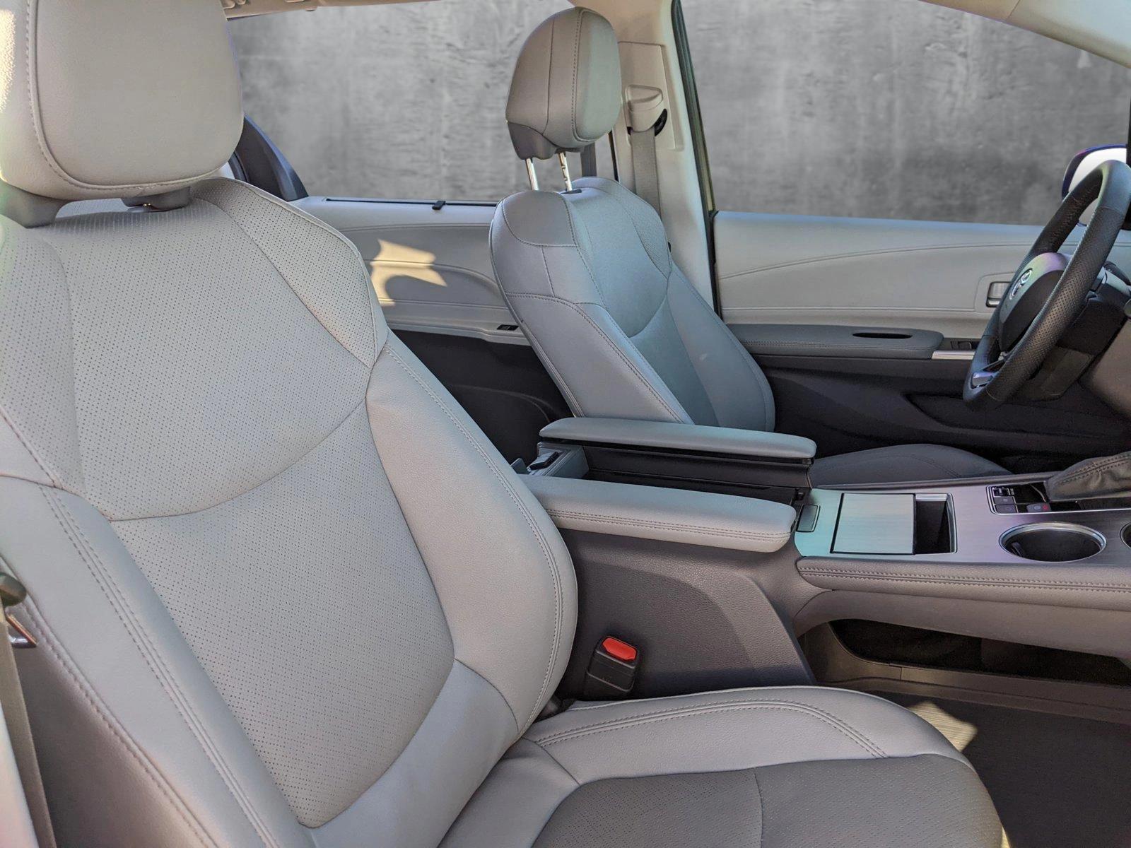 2023 Toyota Sienna Vehicle Photo in Austin, TX 78728