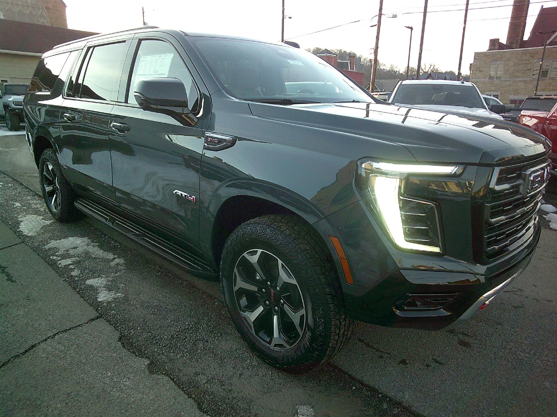 2025 GMC Yukon XL Vehicle Photo in KITTANNING, PA 16201-1536