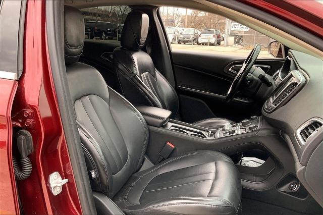 2016 Chrysler 200 Vehicle Photo in Kansas City, MO 64114