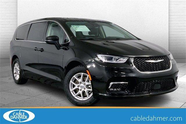 2023 Chrysler Pacifica Vehicle Photo in INDEPENDENCE, MO 64055-1314