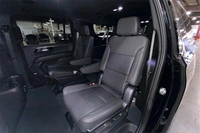 2025 Chevrolet Suburban Vehicle Photo in KANSAS CITY, MO 64114-4502