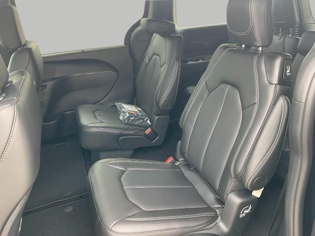 2025 Chrysler Pacifica Vehicle Photo in Kaukauna, WI 54130