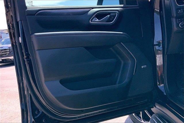 2023 Chevrolet Suburban Vehicle Photo in KANSAS CITY, MO 64114-4502