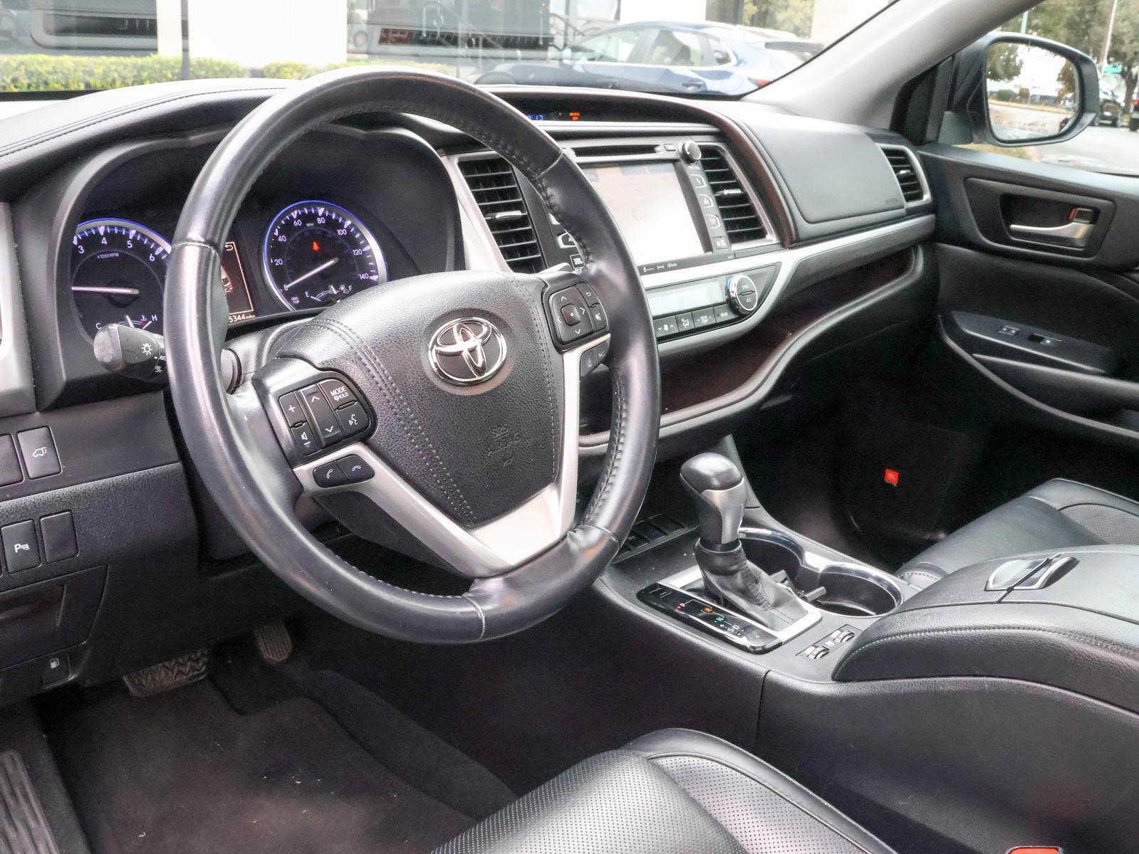 2019 Toyota Highlander Vehicle Photo in DALLAS, TX 75209-3095