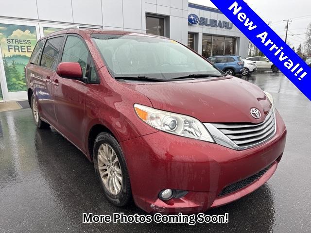 2016 Toyota Sienna Vehicle Photo in Puyallup, WA 98371