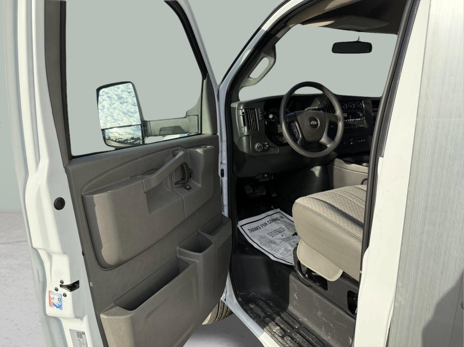 2024 Chevrolet Express Cutaway 3500 Vehicle Photo in GEORGETOWN, TX 78626-7508