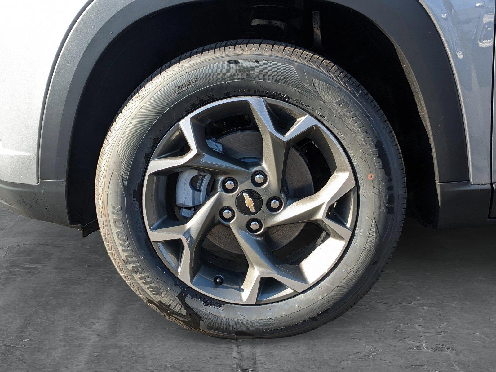 2025 Chevrolet Trax Vehicle Photo in VALENCIA, CA 91355-1705