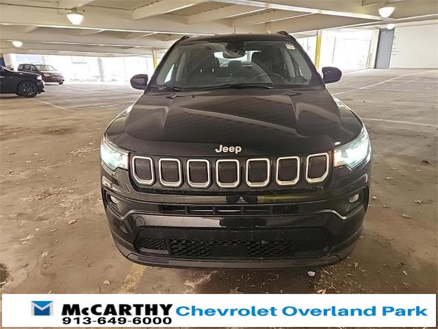 Used 2022 Jeep Compass Latitude Lux with VIN 3C4NJDFB3NT117424 for sale in Overland Park, KS