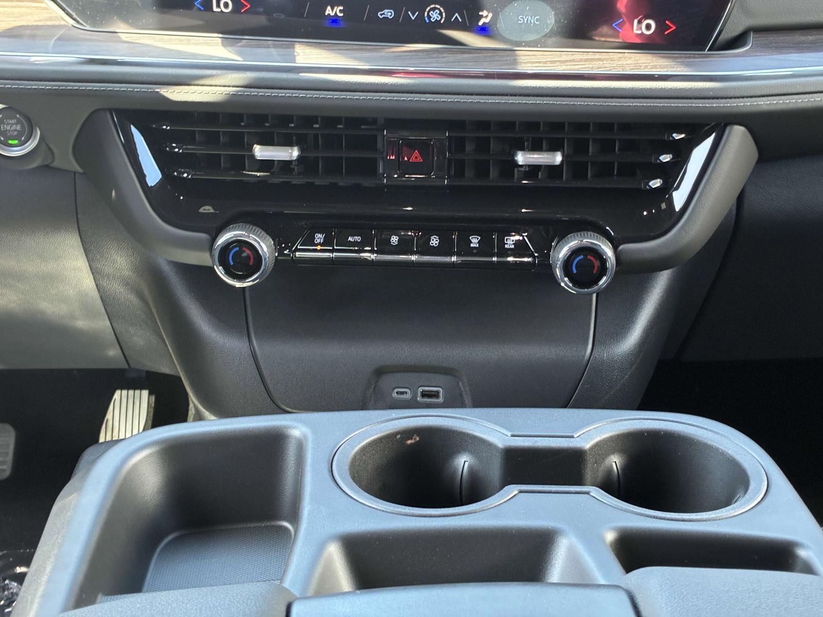 2025 Chevrolet Suburban Vehicle Photo in LOS ANGELES, CA 90007-3794