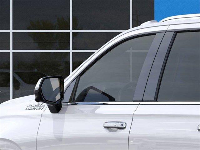 2025 Chevrolet Suburban Vehicle Photo in AURORA, CO 80011-6998
