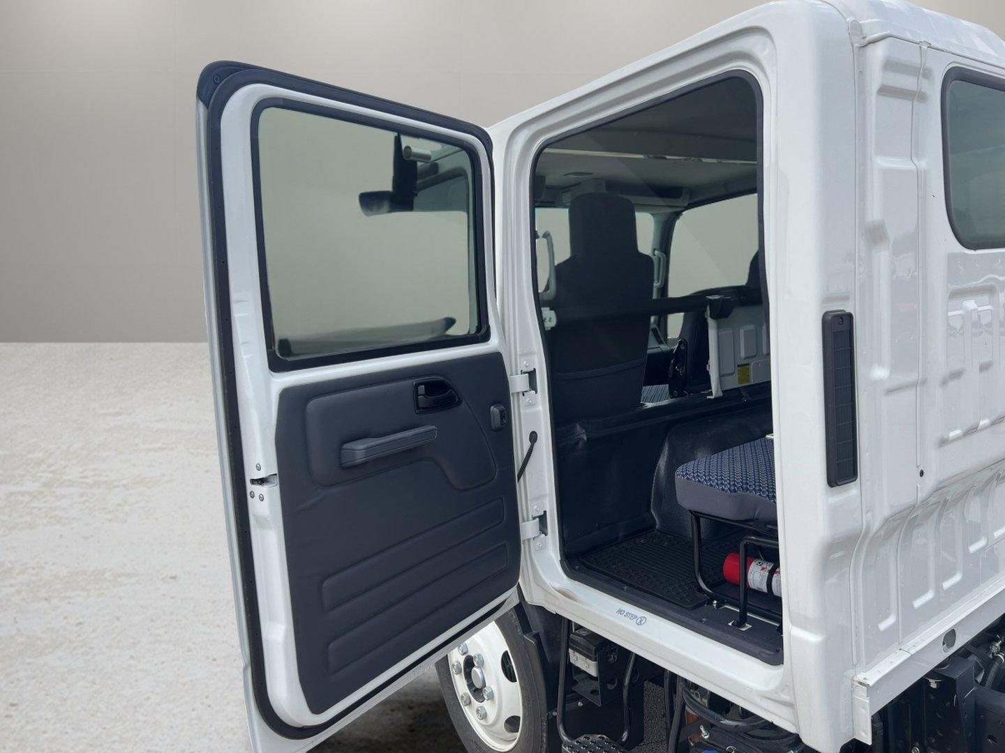 2024 Chevrolet Low Cab Forward 5500 XD Vehicle Photo in GEORGETOWN, TX 78626-7508