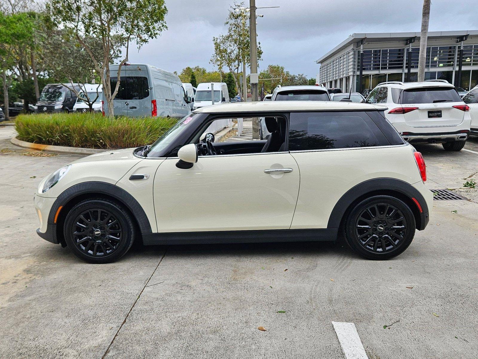 2018 MINI Cooper Hardtop 2 Door Vehicle Photo in Pembroke Pines , FL 33027