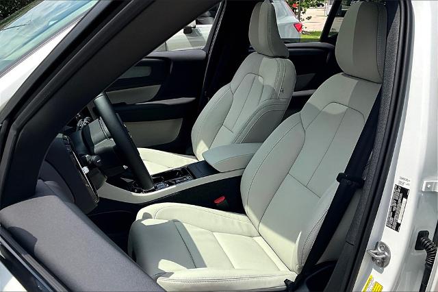 2025 Volvo XC40 Vehicle Photo in Houston, TX 77007