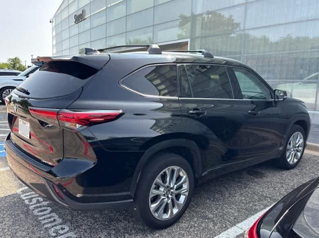 2023 Toyota Highlander Vehicle Photo in Fort Worth, TX 76132