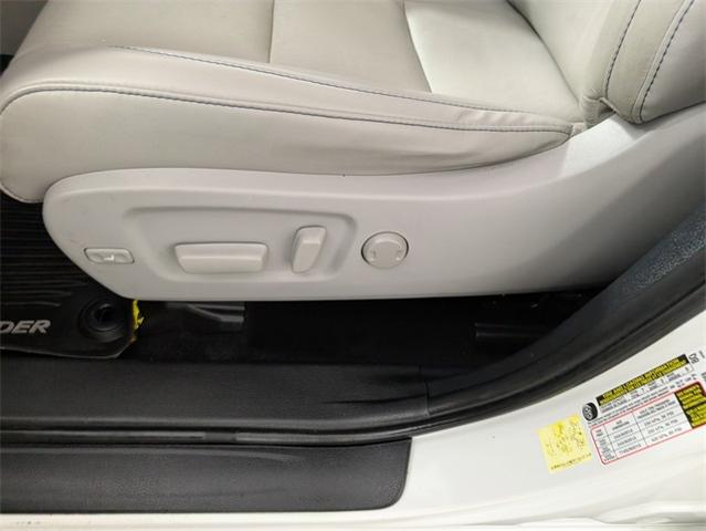 2019 Toyota Highlander Vehicle Photo in ENGLEWOOD, CO 80113-6708