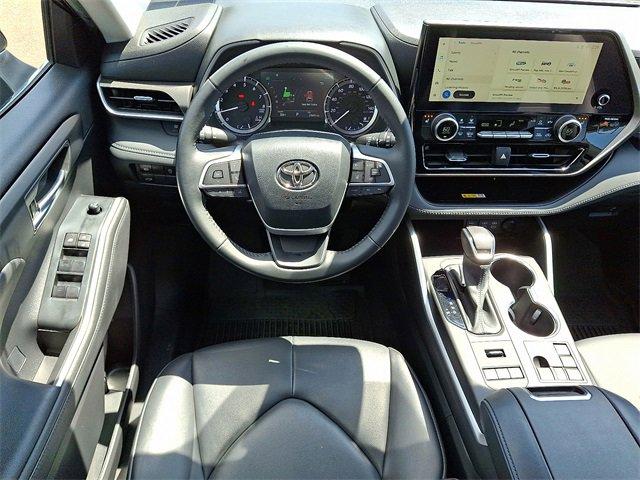 2023 Toyota Highlander Vehicle Photo in Willow Grove, PA 19090
