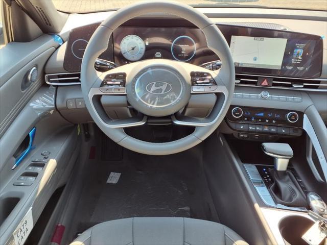 2025 Hyundai ELANTRA Vehicle Photo in Peoria, IL 61615