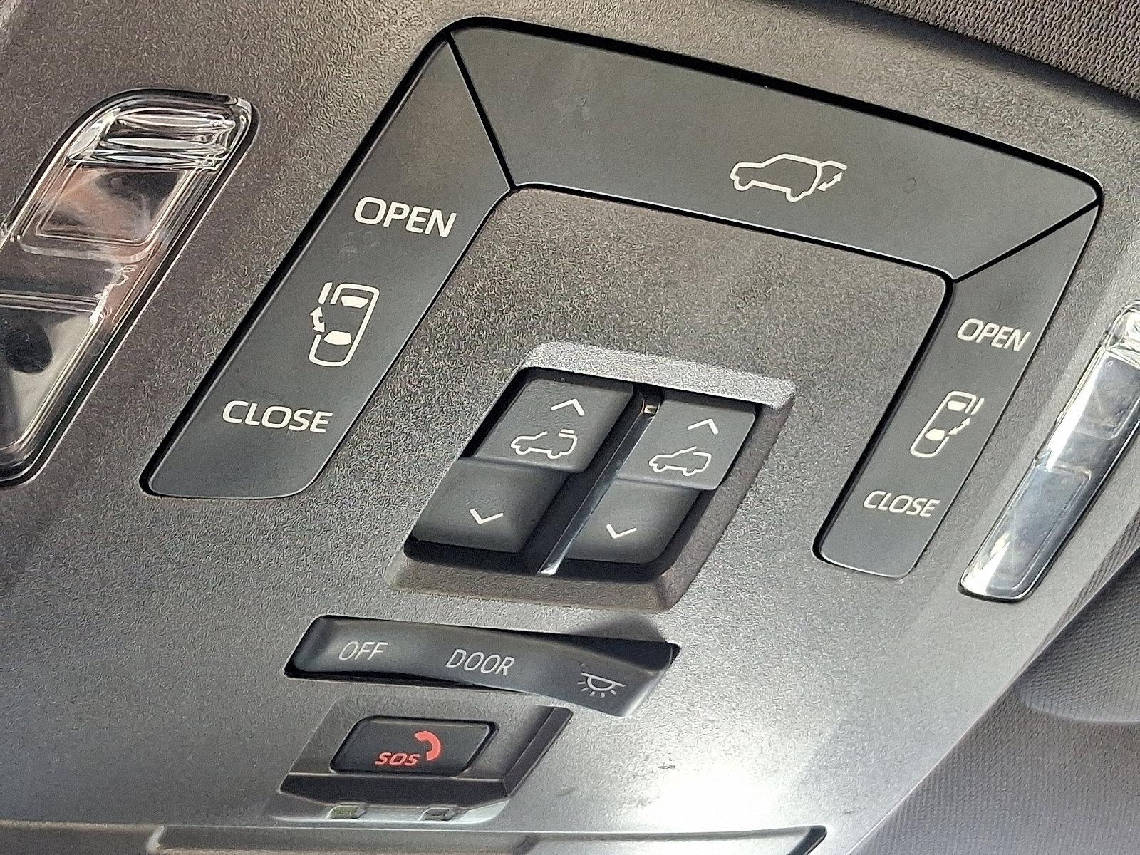 2022 Toyota Sienna Vehicle Photo in Trevose, PA 19053
