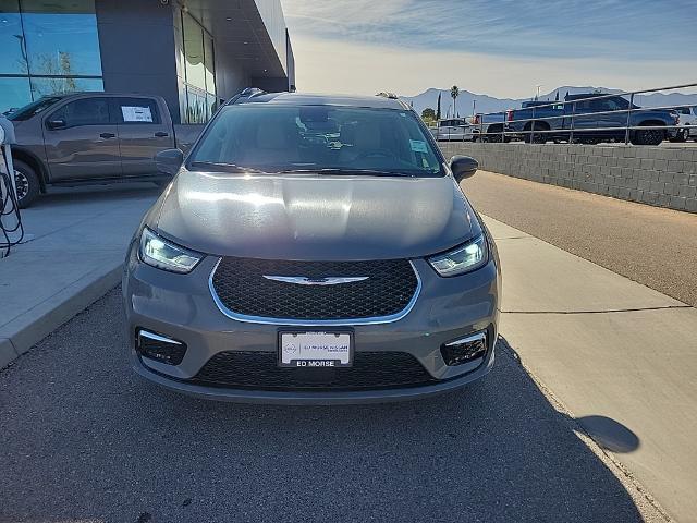 2021 Chrysler Pacifica Touring L photo 2