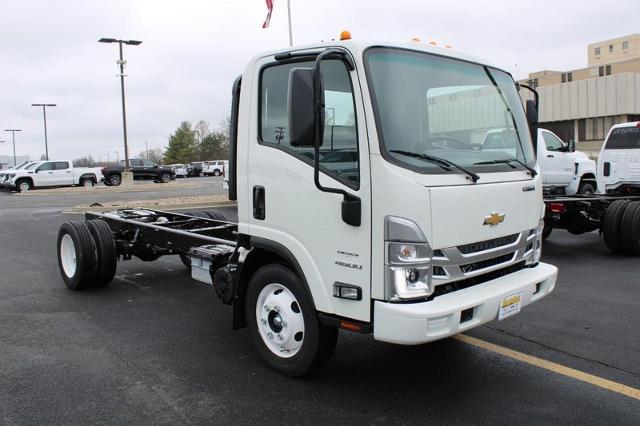 2024 Chevrolet Low Cab Forward 4500 Vehicle Photo in COLUMBIA, MO 65203-3903