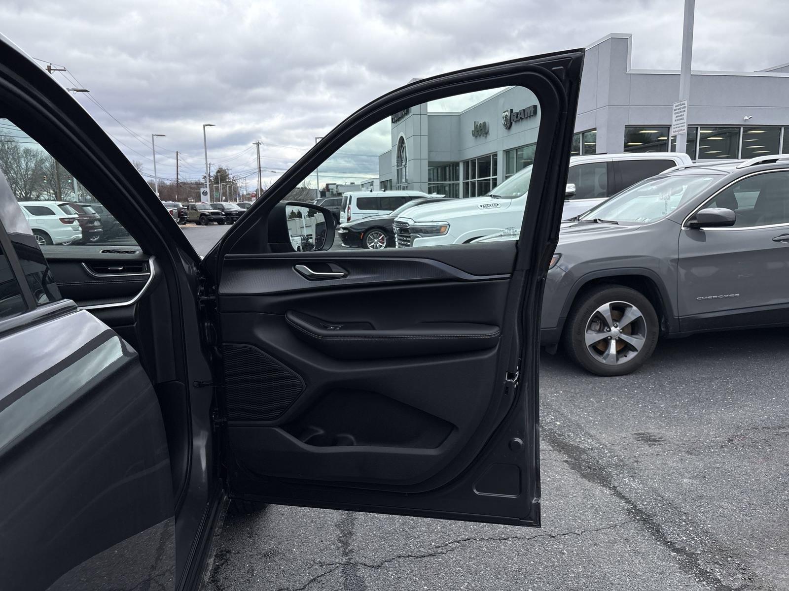 2025 Jeep Grand Cherokee Vehicle Photo in Mechanicsburg, PA 17050-1707