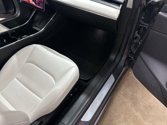 2019 Tesla Model 3 Vehicle Photo in MEDINA, OH 44256-9631