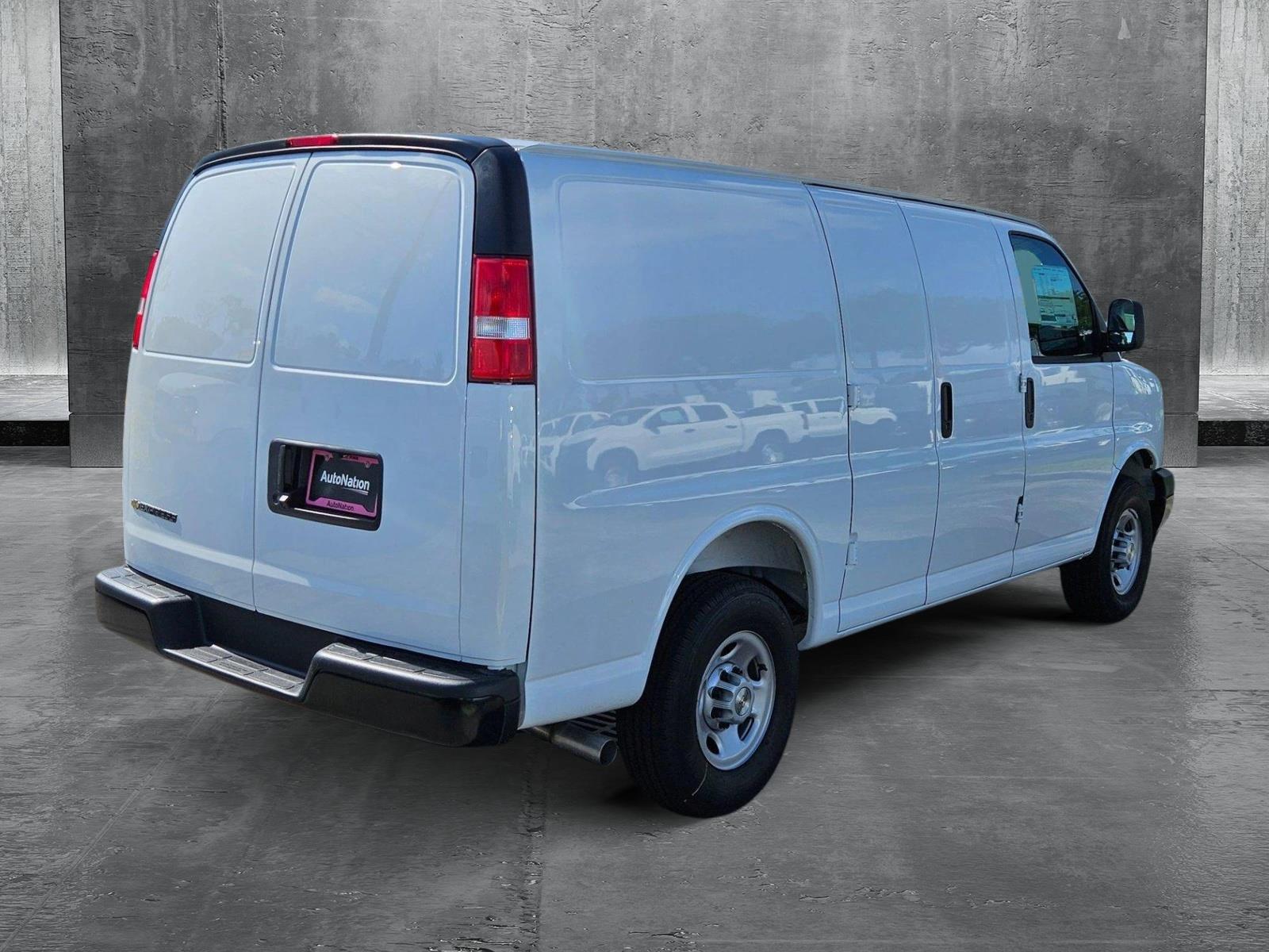 2025 Chevrolet Express Cargo 2500 Vehicle Photo in GREENACRES, FL 33463-3207