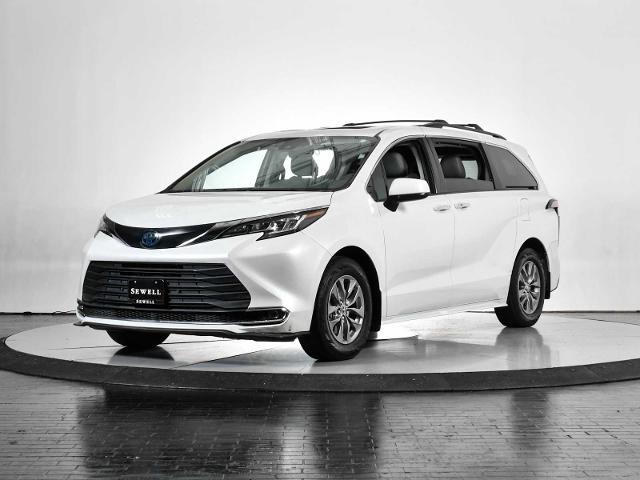 2022 Toyota Sienna Vehicle Photo in DALLAS, TX 75235