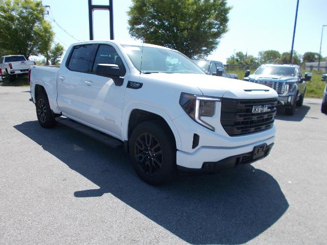 2025 GMC Sierra 1500 Vehicle Photo in LOWELL, MA 01852-4336