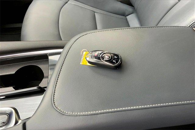 2024 Buick Enclave Vehicle Photo in TOPEKA, KS 66609-0000