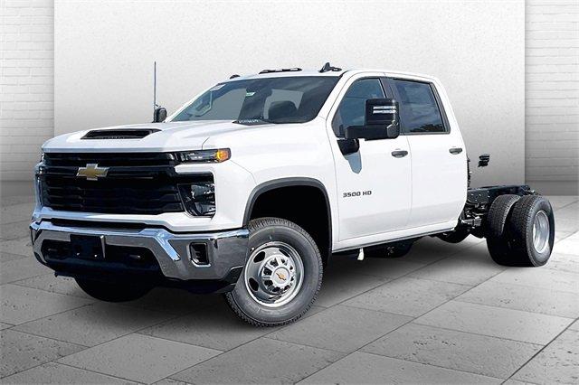 2025 Chevrolet Silverado 3500 HD Chassis Cab Vehicle Photo in INDEPENDENCE, MO 64055-1314