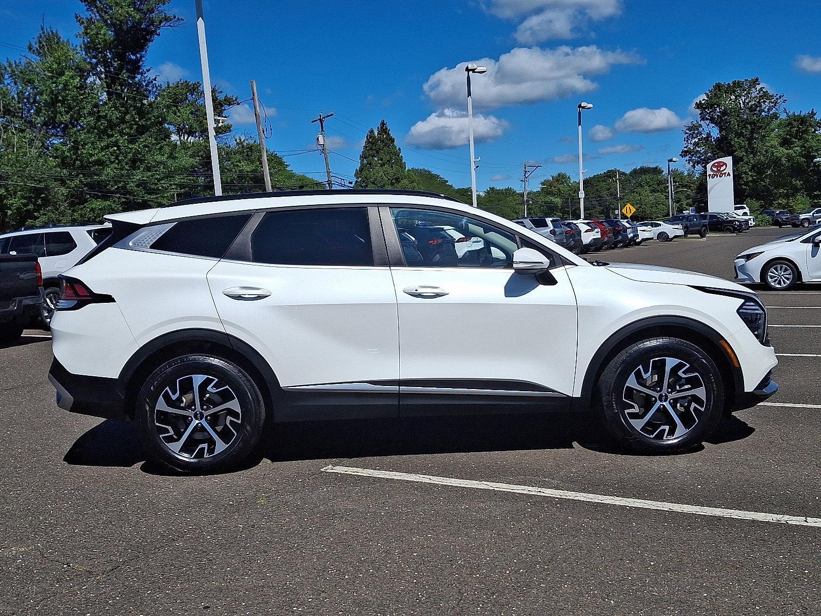 2024 Kia Sportage Hybrid Vehicle Photo in Trevose, PA 19053