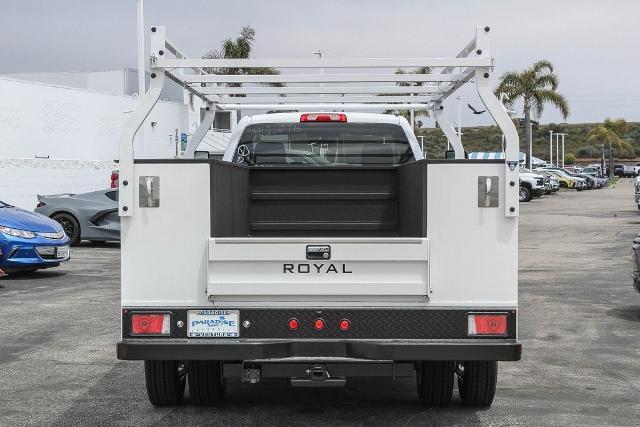 2023 Chevrolet Silverado Chassis Cab Vehicle Photo in VENTURA, CA 93003-8585