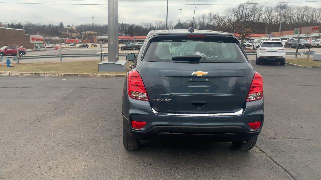 2022 Chevrolet Trax Vehicle Photo in MOON TOWNSHIP, PA 15108-2571