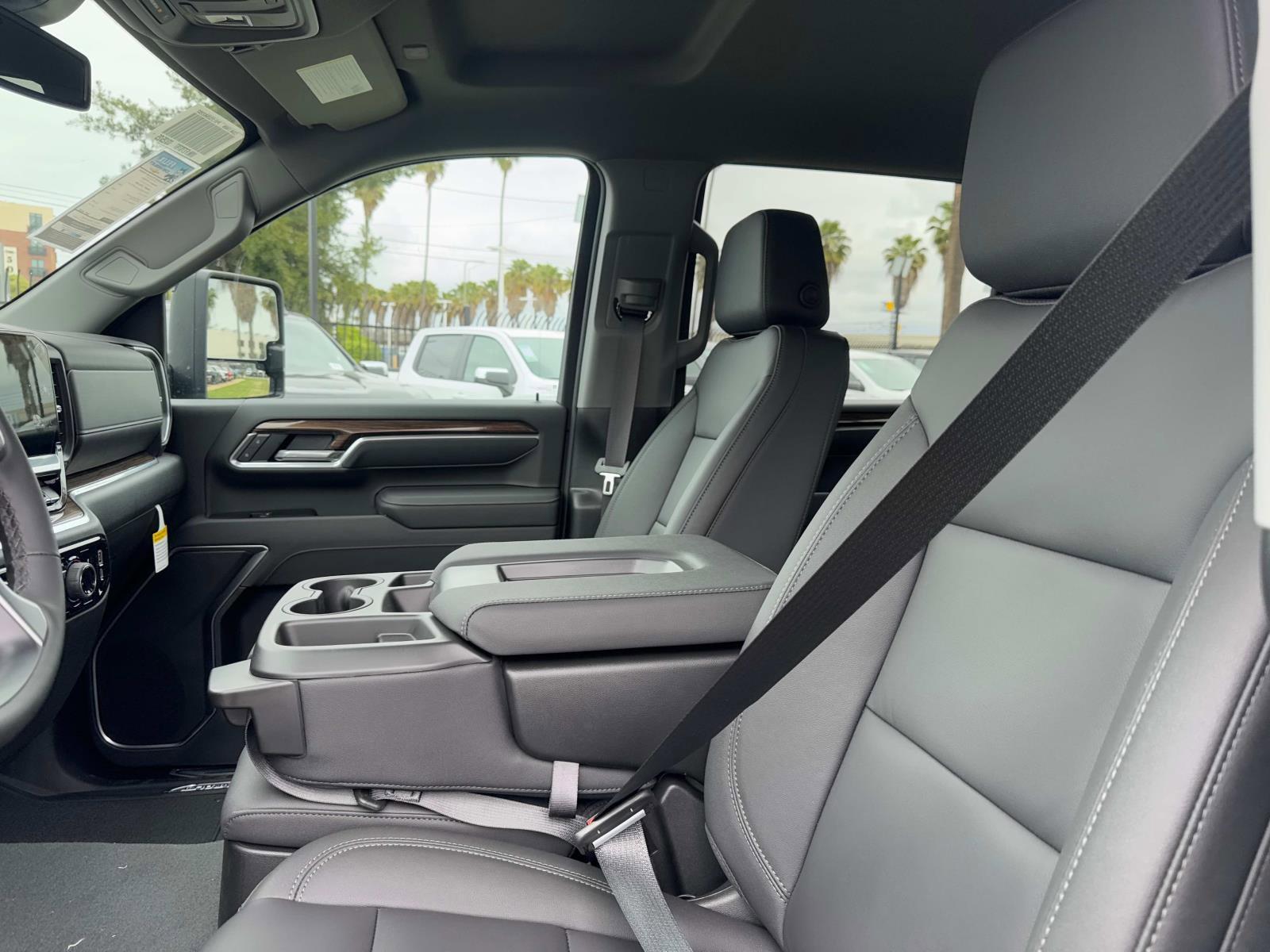2025 Chevrolet Silverado 2500 HD Vehicle Photo in LOS ANGELES, CA 90007-3794