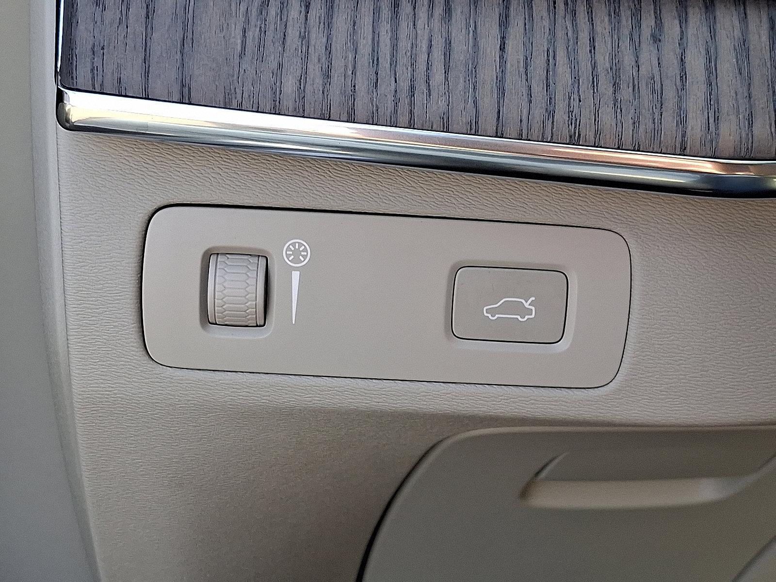 2022 Volvo XC90 Vehicle Photo in Trevose, PA 19053