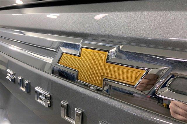 2024 Chevrolet Suburban Vehicle Photo in INDEPENDENCE, MO 64055-1314