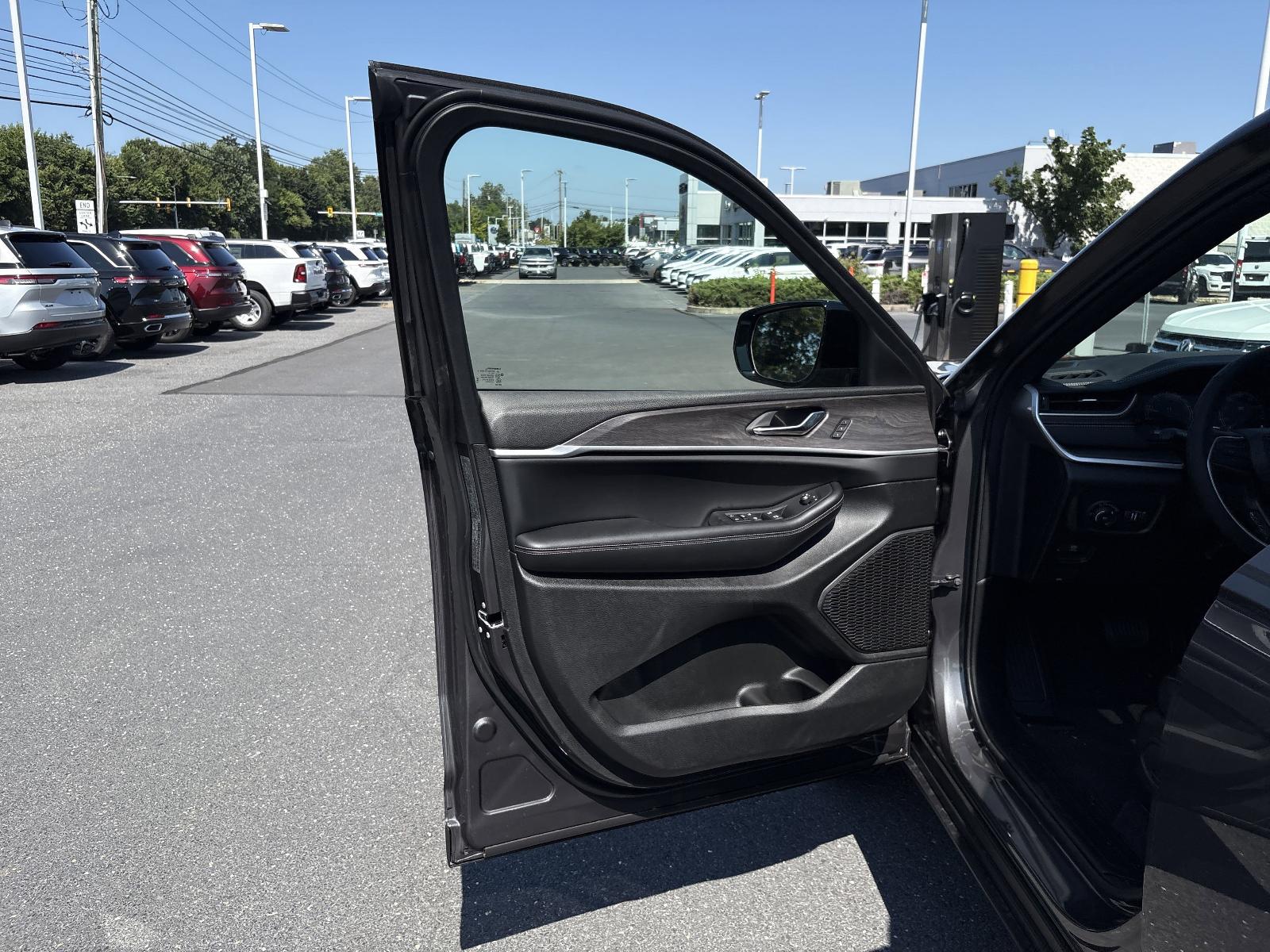2025 Jeep Grand Cherokee L Vehicle Photo in Mechanicsburg, PA 17050-1707