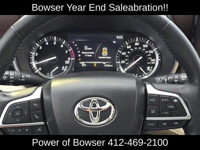 2021 Toyota Highlander Vehicle Photo in Pleasant Hills, PA 15236