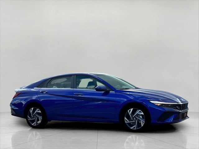 2025 Hyundai ELANTRA Vehicle Photo in Green Bay, WI 54304