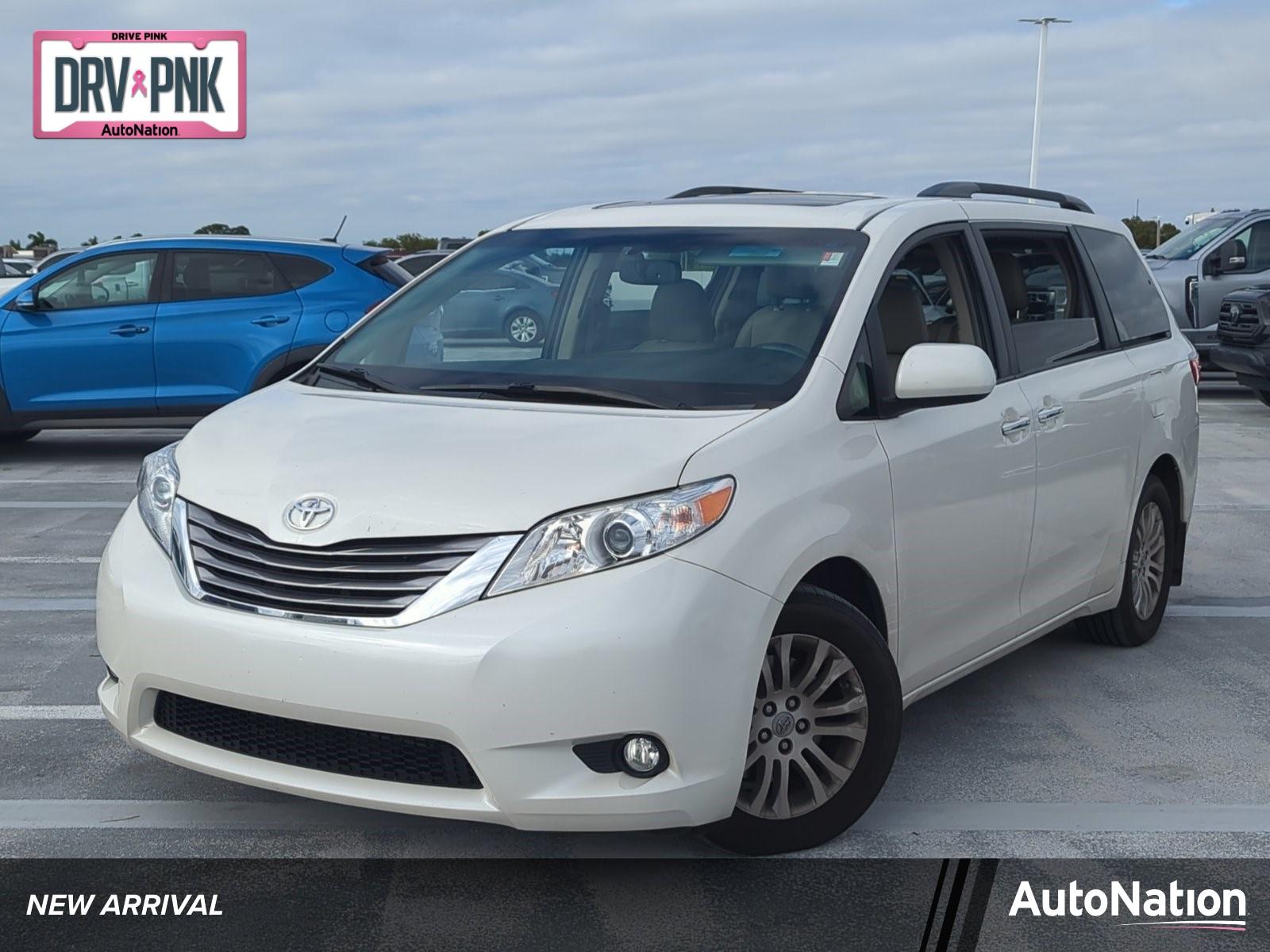 2017 Toyota Sienna Vehicle Photo in Ft. Myers, FL 33907