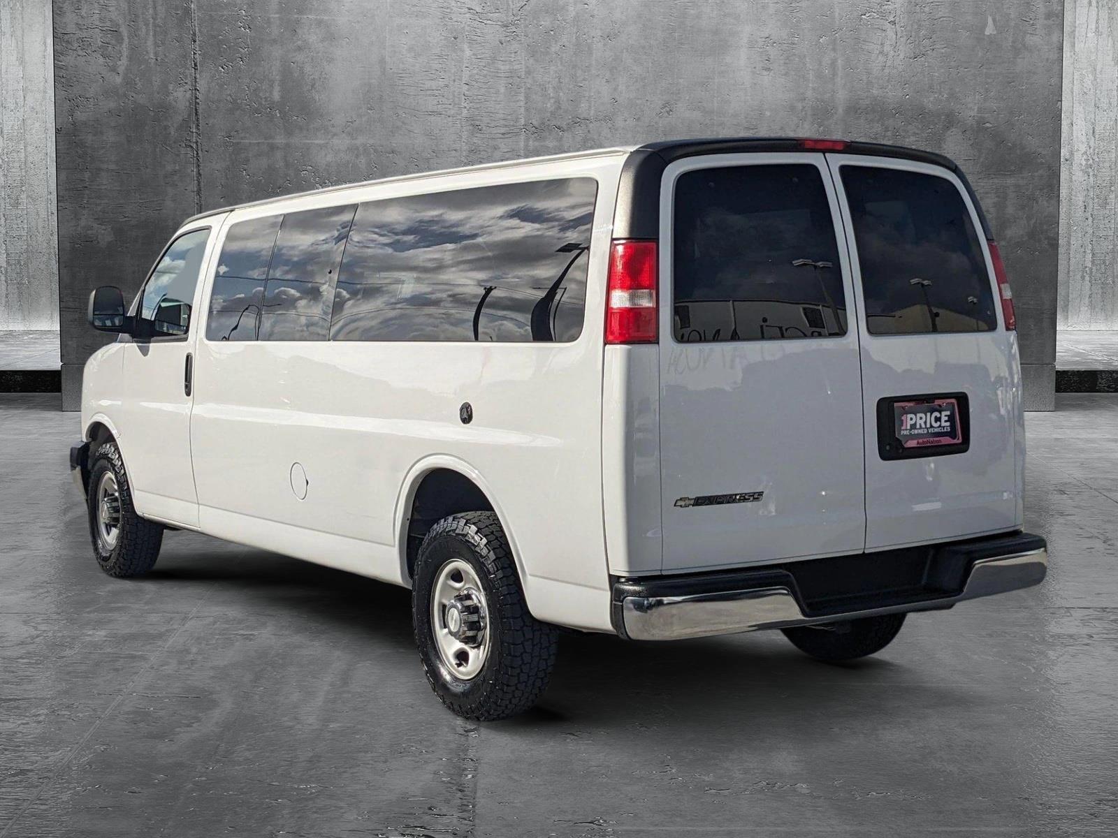 2019 Chevrolet Express Passenger Vehicle Photo in MIAMI, FL 33172-3015