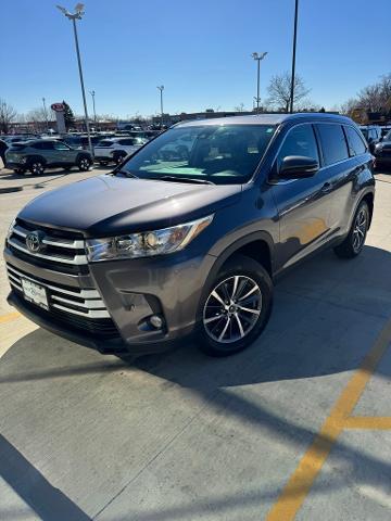 2019 Toyota Highlander Vehicle Photo in Peoria, IL 61615