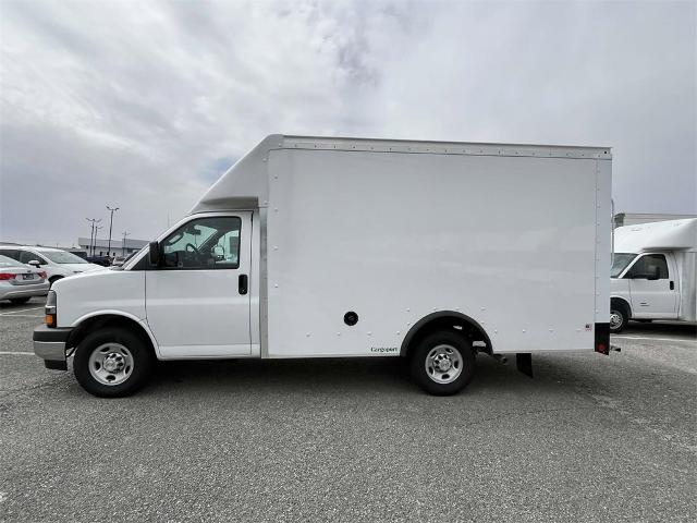 2025 Chevrolet Express Cutaway 3500 Vehicle Photo in ALCOA, TN 37701-3235