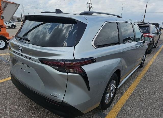 2024 Toyota Sienna Vehicle Photo in San Antonio, TX 78230