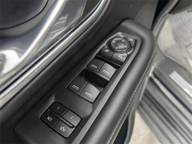 2023 GMC Yukon XL Vehicle Photo in ENGLEWOOD, CO 80113-6708