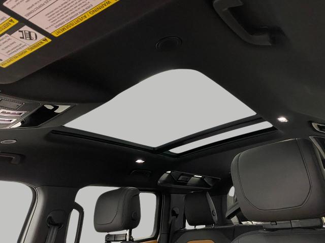 2024 Defender Vehicle Photo in Appleton, WI 54913
