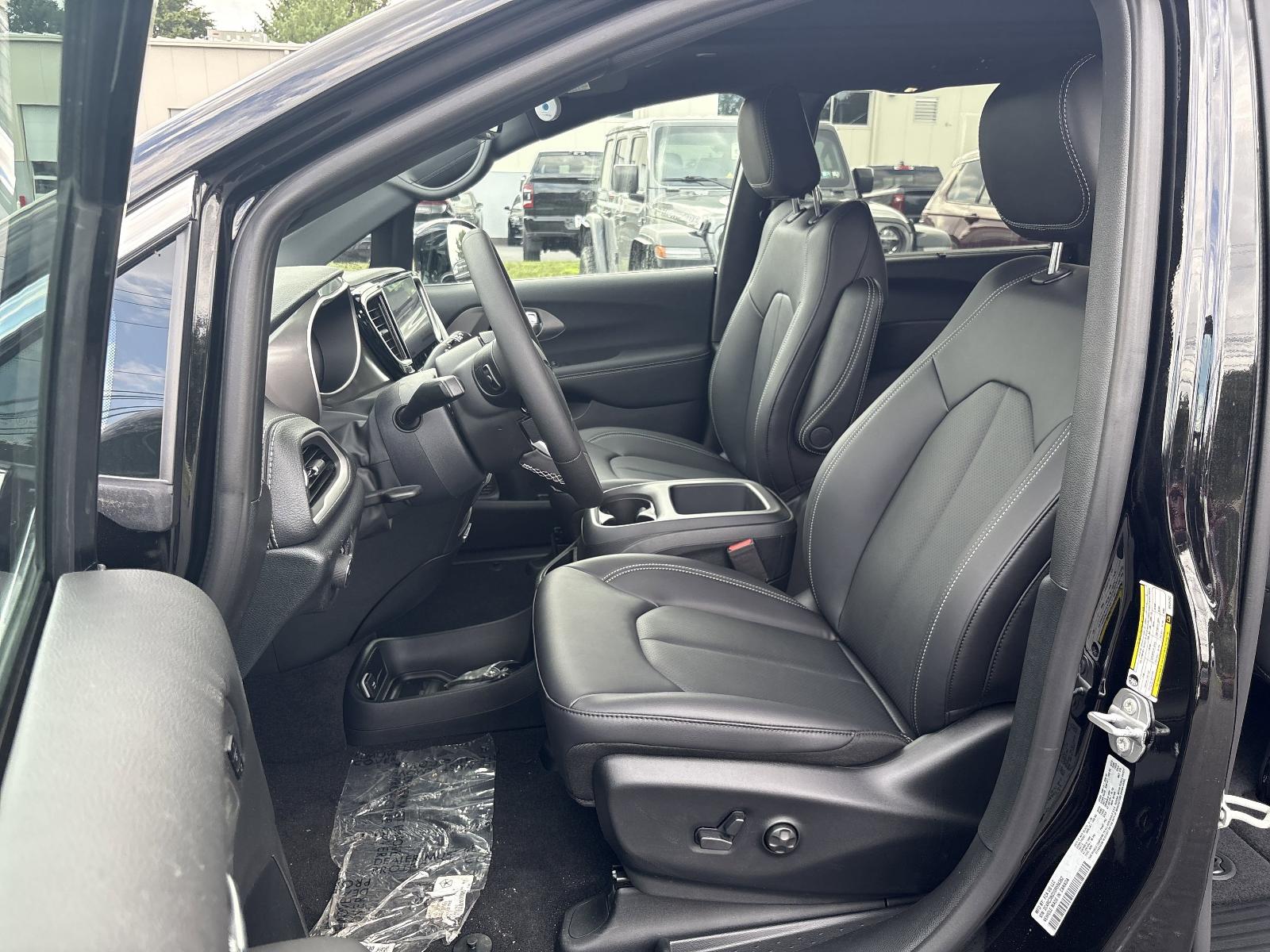 2025 Chrysler Pacifica Vehicle Photo in Mechanicsburg, PA 17050-1707