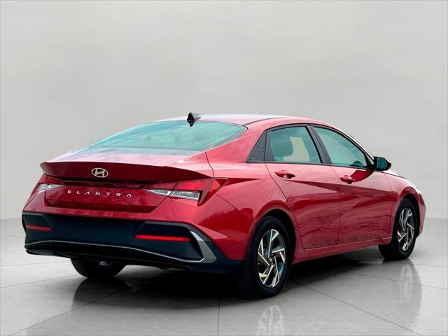 2024 Hyundai ELANTRA Vehicle Photo in Green Bay, WI 54304